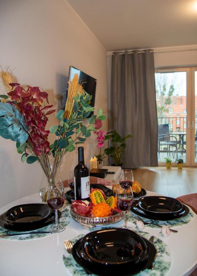 Maya'S Flats & Resorts - River View Gdansk Bagian luar foto