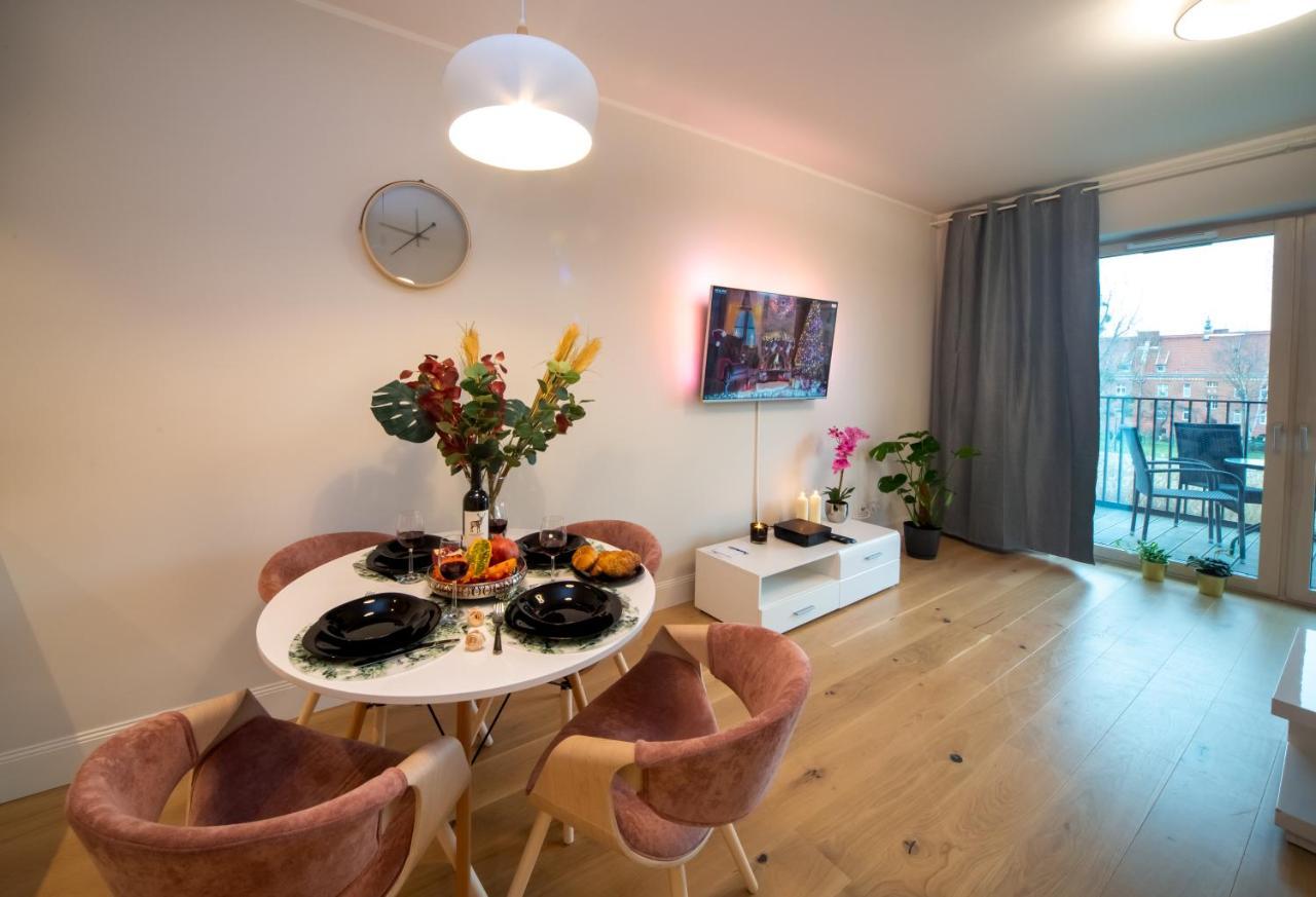 Maya'S Flats & Resorts - River View Gdansk Bagian luar foto